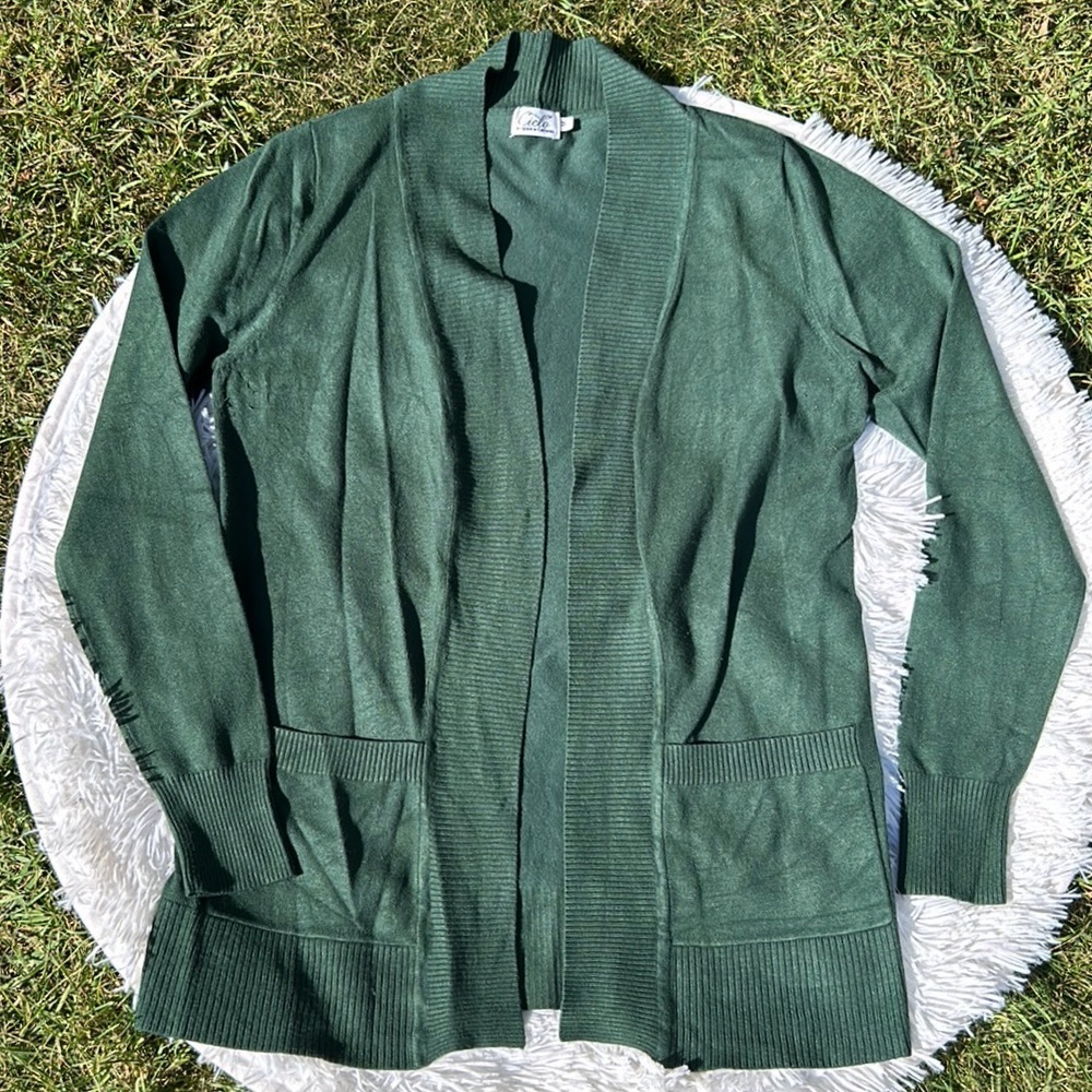 🩶5/$30 Cielo Everyday Ultra Soft Emerald Green Cardigan Size Medium